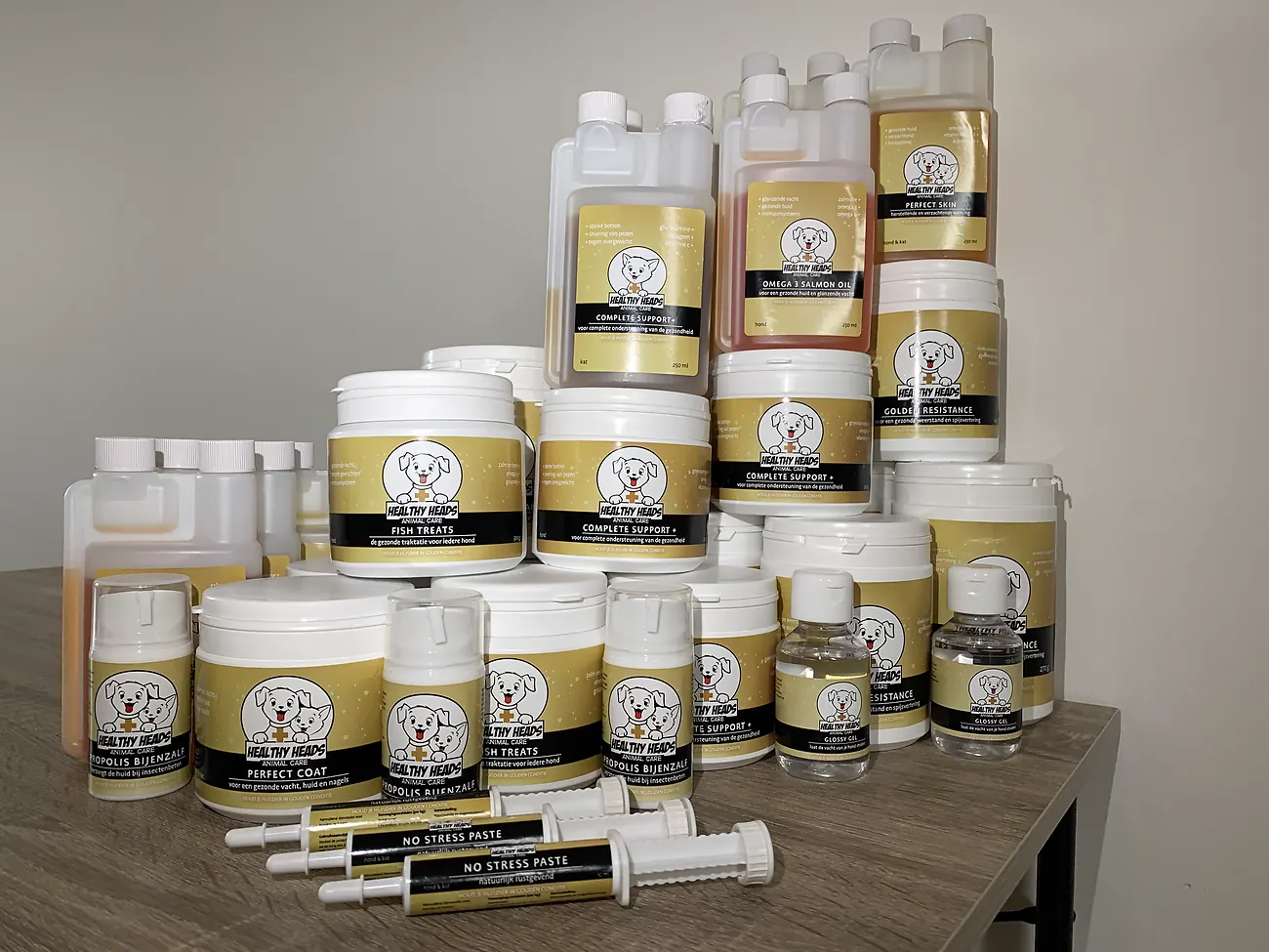 De volledige productlijn van Healthy Heads: supplementen, olie en pasta's voor honden